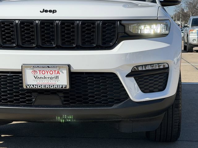Used 2025 Jeep Grand Cherokee Limited w/ Black Appearance Package image 9