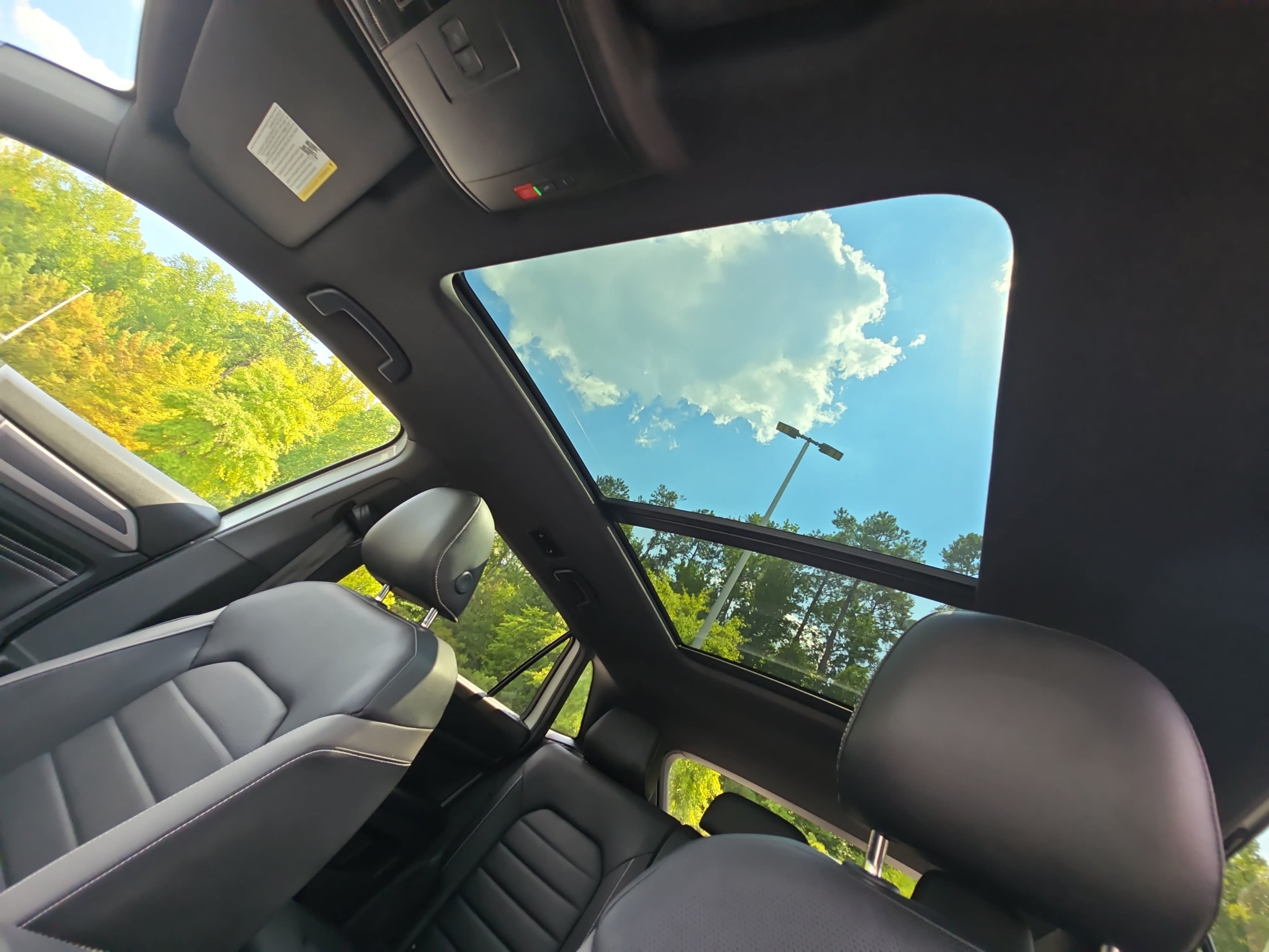 Used 2020 Volkswagen Atlas Cross Sport SEL Premium AWD/4WD image 30