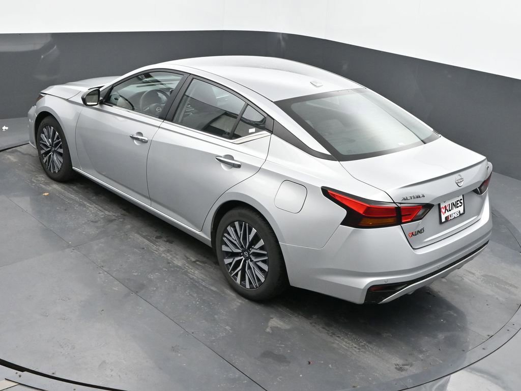 Used 2024 Nissan Altima 2.5 SV FWD image 36