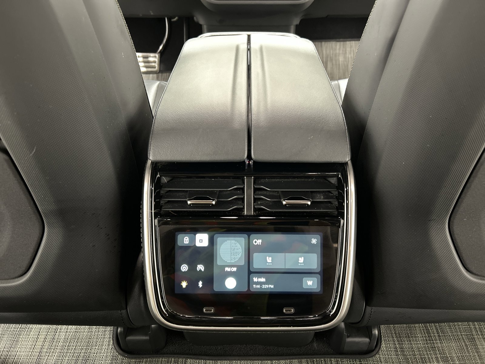 Used 2024 Rivian R1S Adventure AWD/4WD image 30