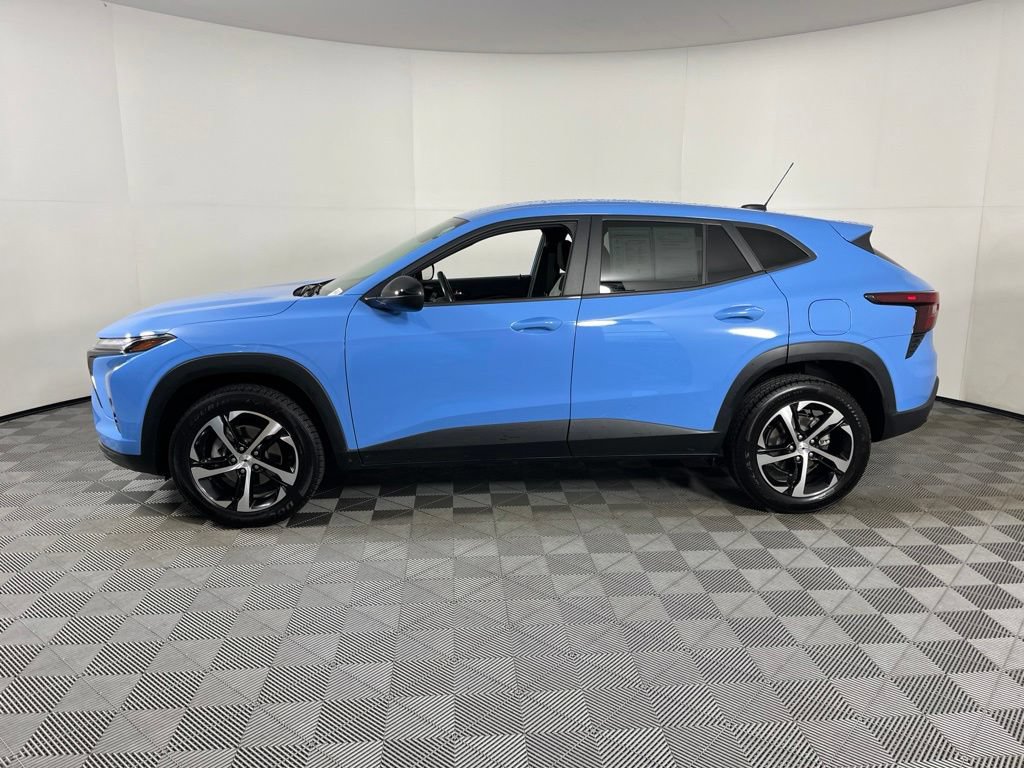 Certified 2024 Chevrolet Trax RS FWD image 2