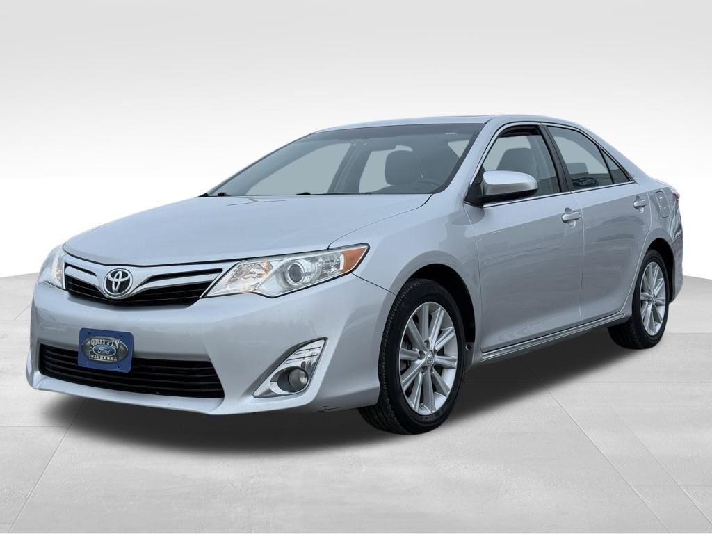Used 2014 Toyota Camry XLE image 2
