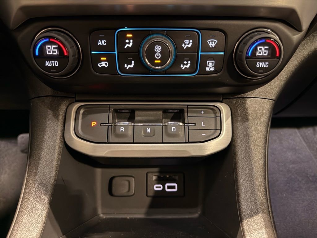 Used 2023 GMC Acadia SLT image 23