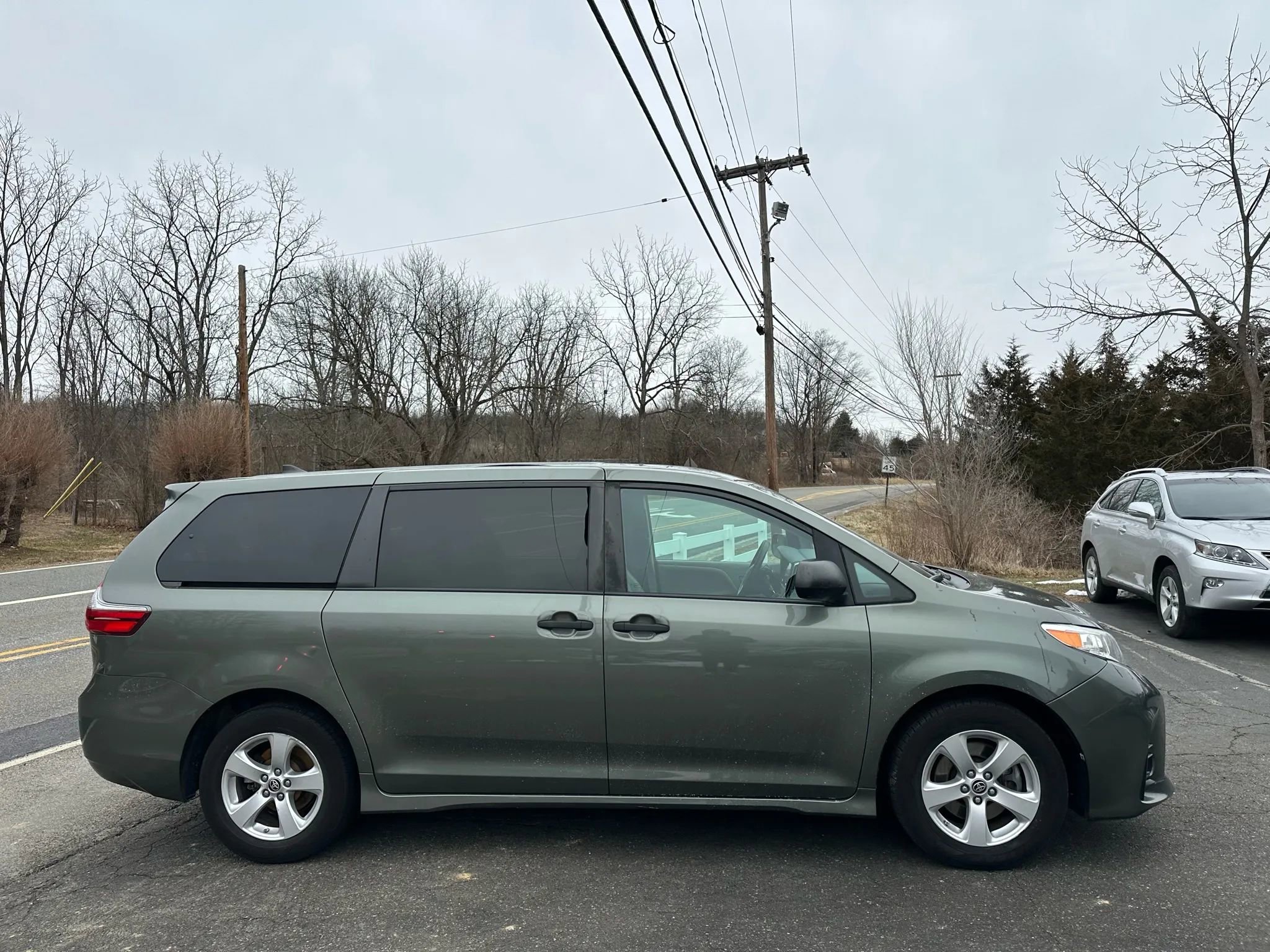 Used 2020 Toyota Sienna L image 8