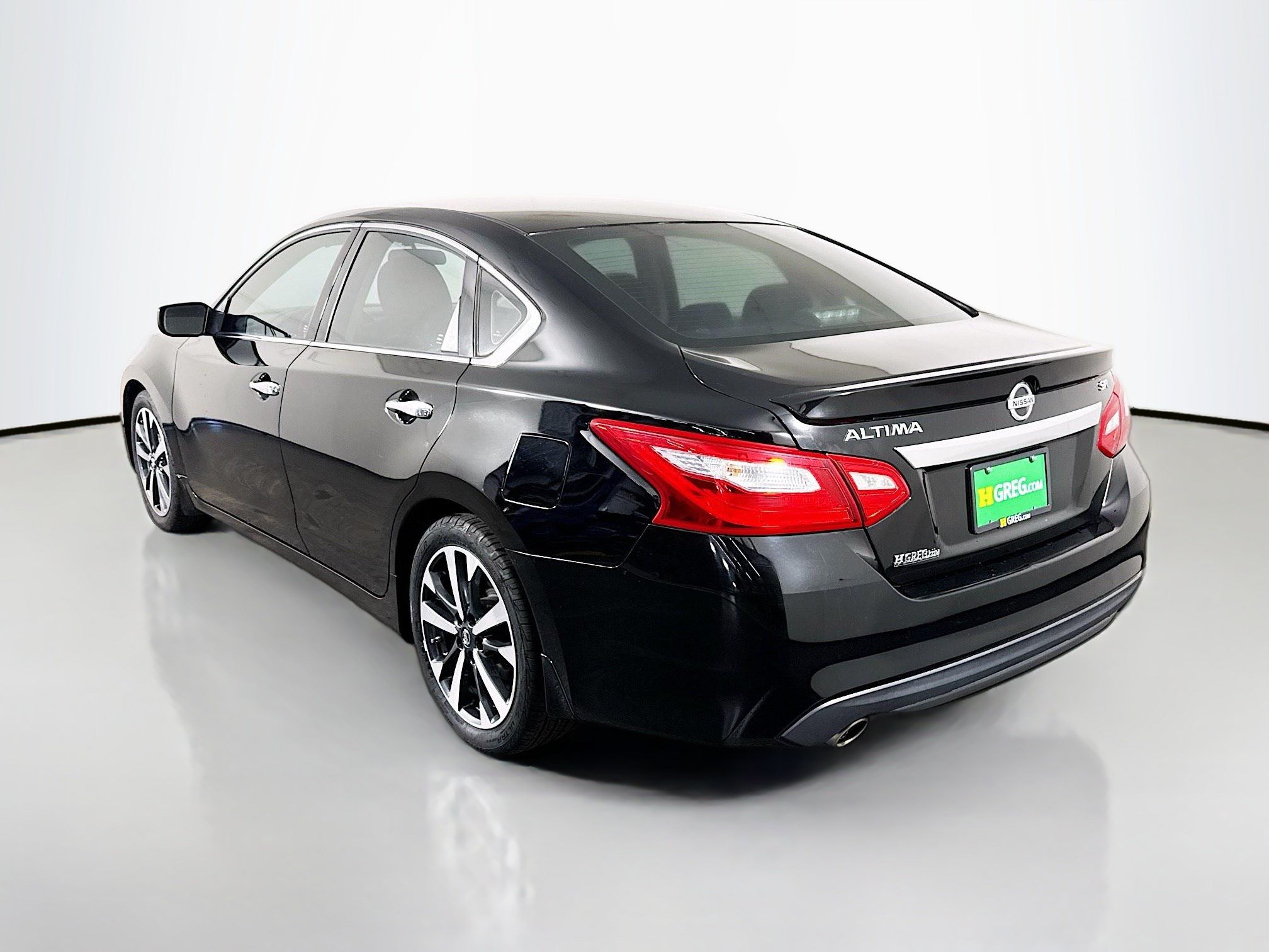 Used 2016 Nissan Altima 2.5 SR w/ Interior Lighting Package FWD image 7