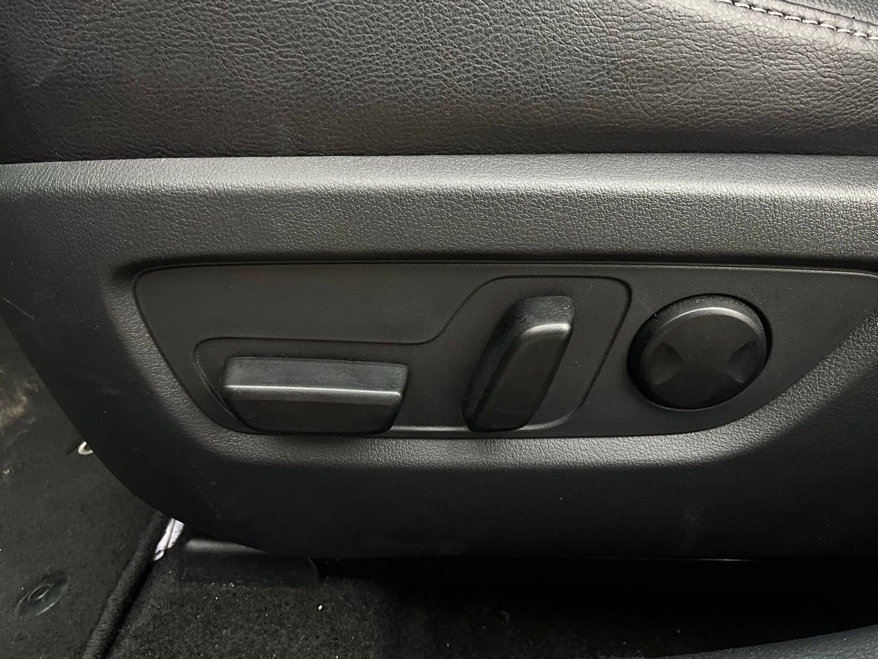 Used 2025 MAZDA CX-50 AWD 2.5 S w/ Premium Package image 11