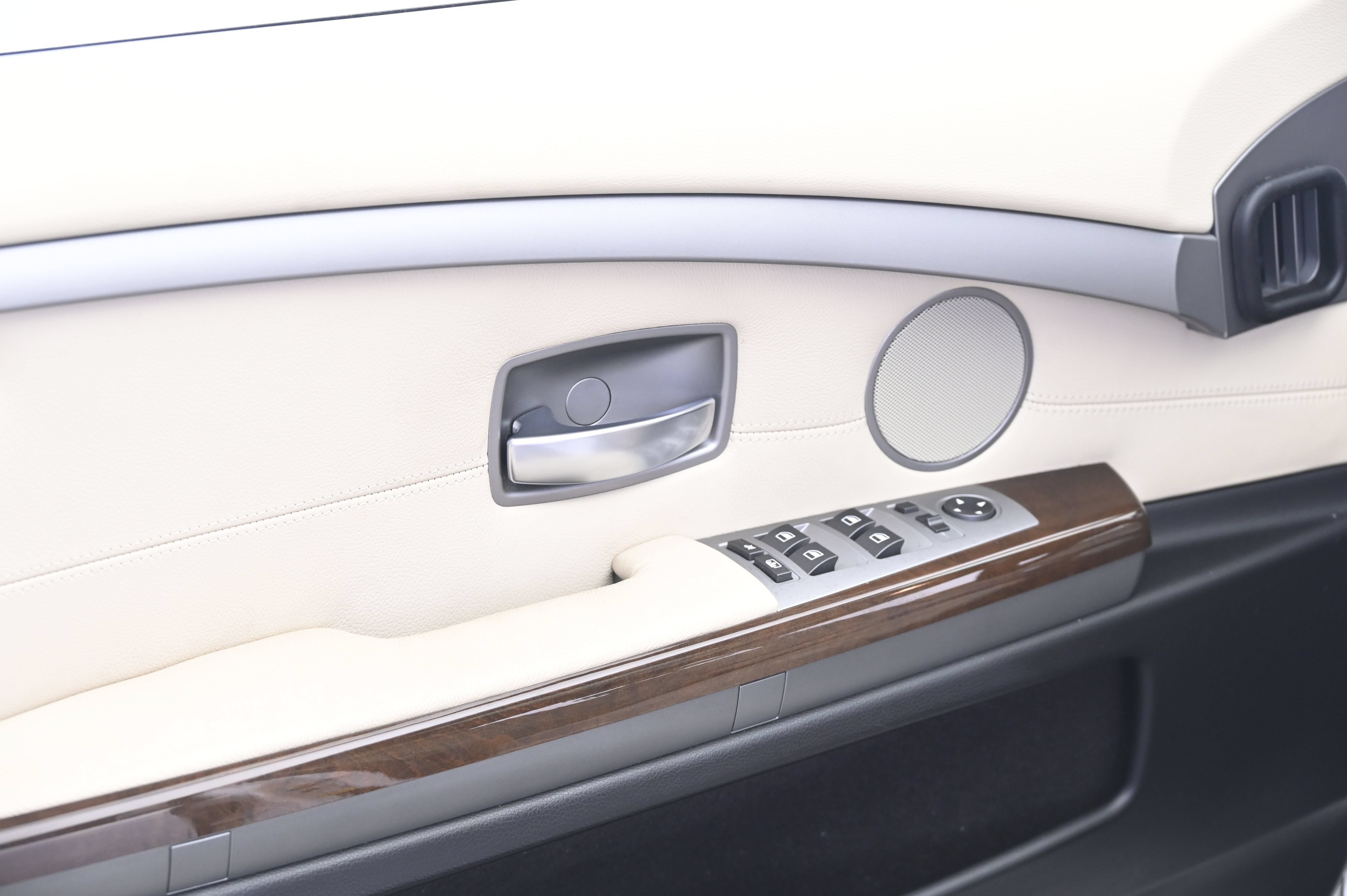 Used 2007 BMW 750Li RWD image 26