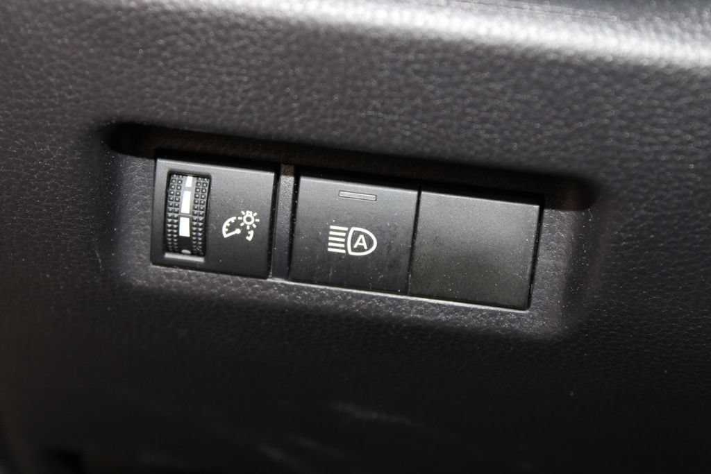 Used 2025 Toyota RAV4 LE AWD/4WD image 34