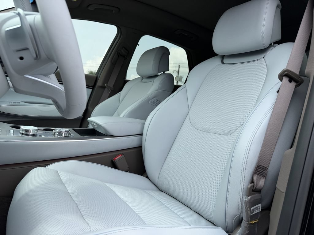 New 2026 Genesis GV70 2.5T Advanced AWD/4WD image 12