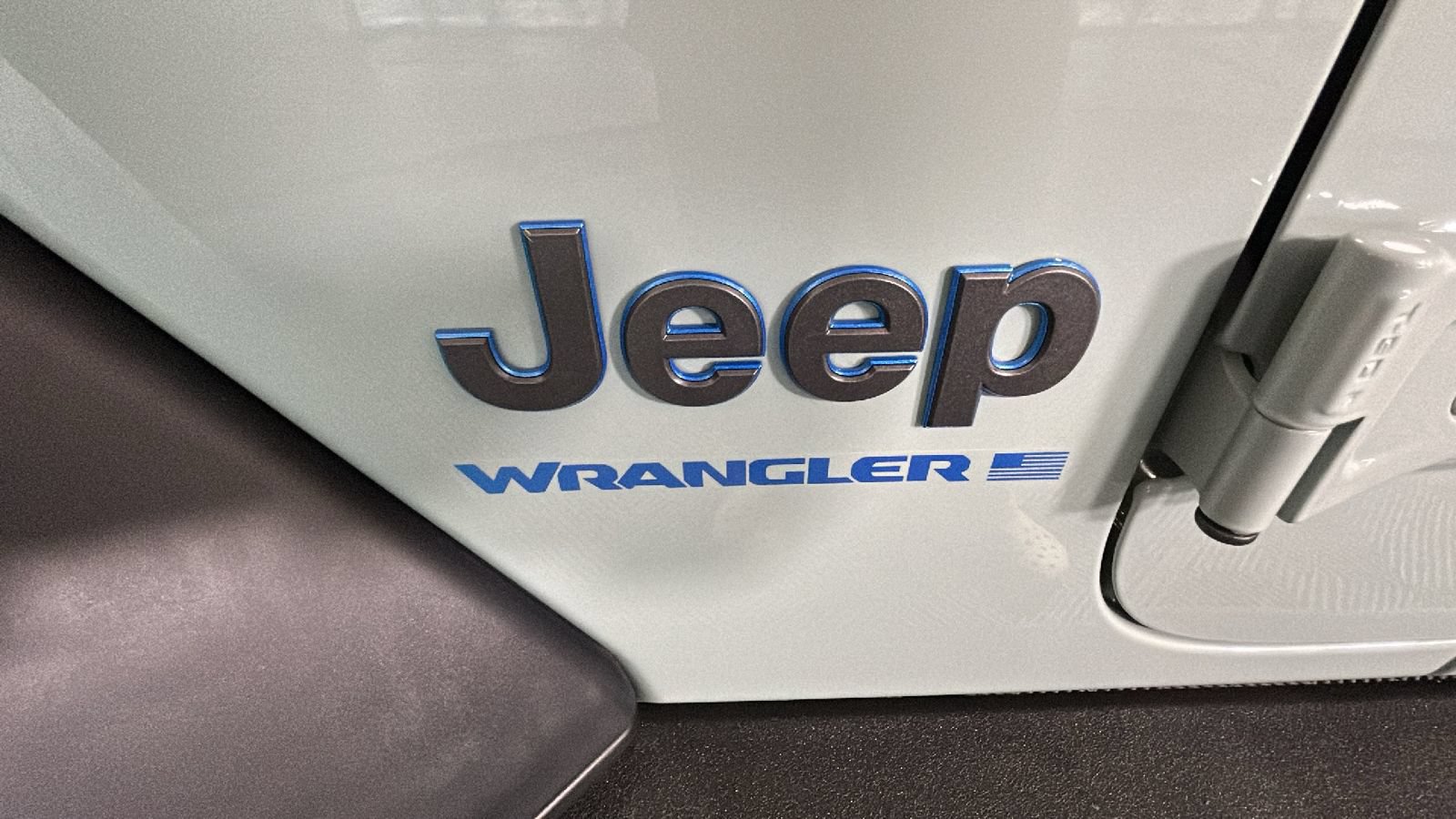 Used 2023 Jeep Wrangler Unlimited Rubicon 4xe AWD/4WD image 11
