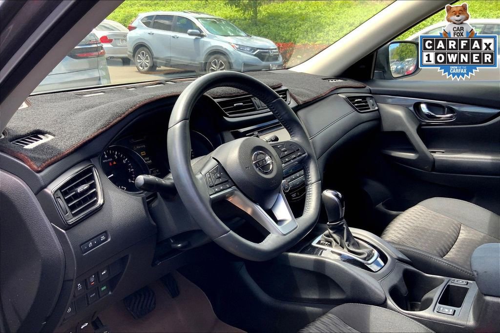 Used 2017 Nissan Rogue SV w/ SV Premium Package image 14