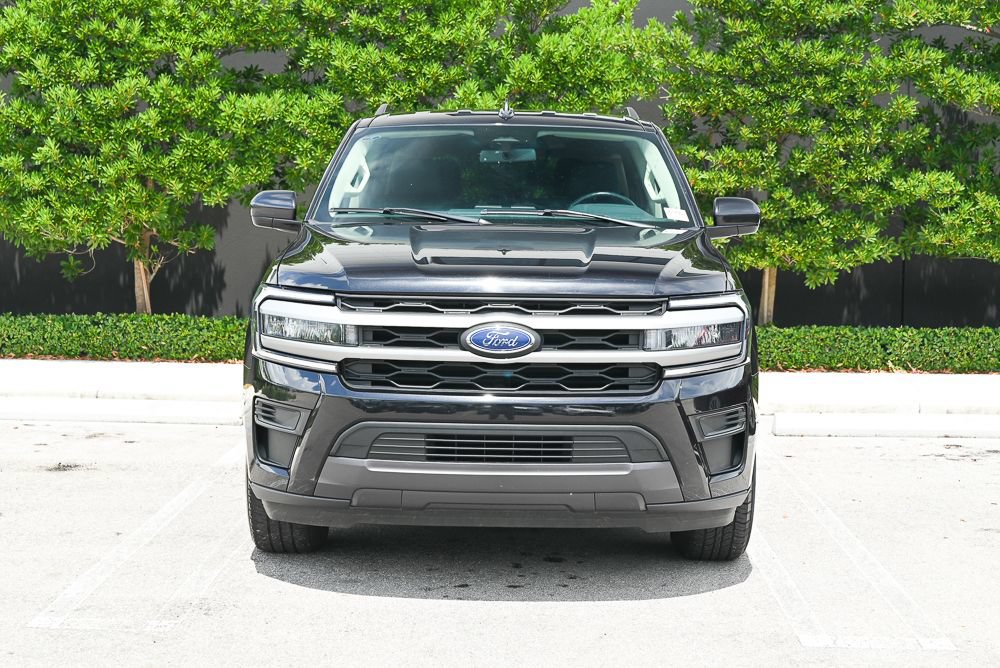 Used 2024 Ford Expedition XLT RWD image 2