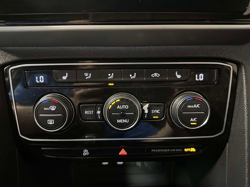 Used 2023 Volkswagen Atlas SEL R-Line AWD/4WD image 31