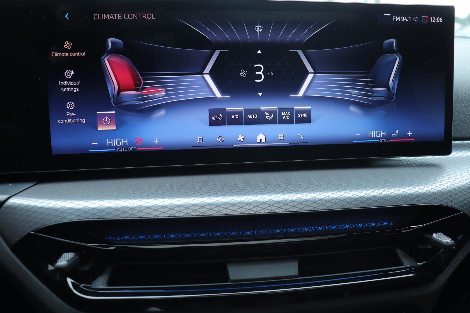 Used 2026 BMW 330i Sedan w/ M Sport Package image 30