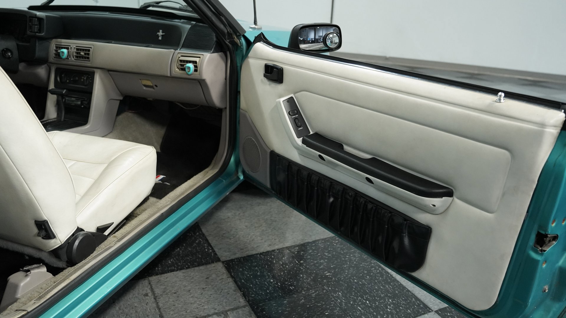 Used 1992 Ford Mustang LX image 40