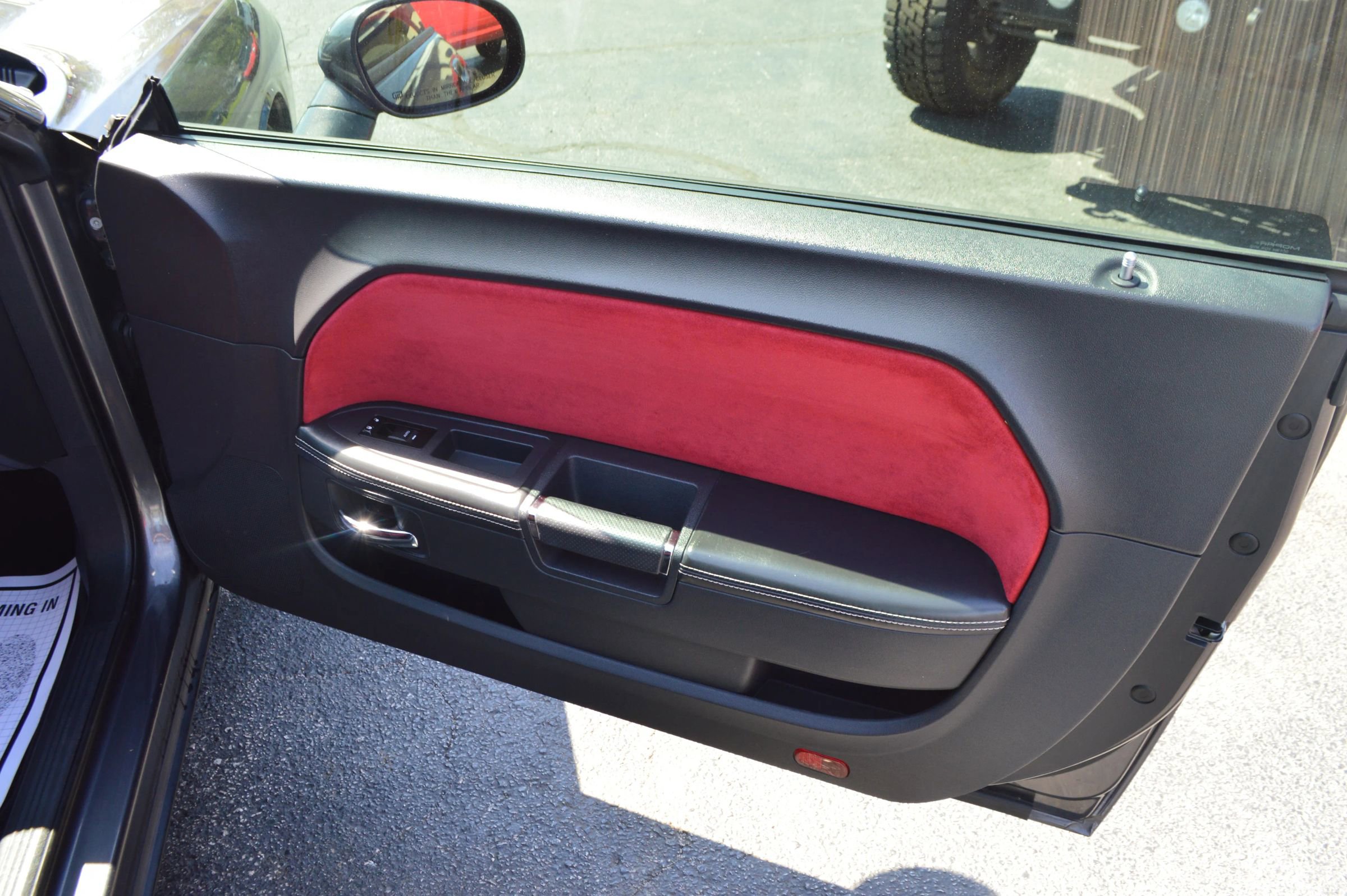 Used 2014 Dodge Challenger SRT8 w/ Harman/Kardon Audio Group RWD image 18