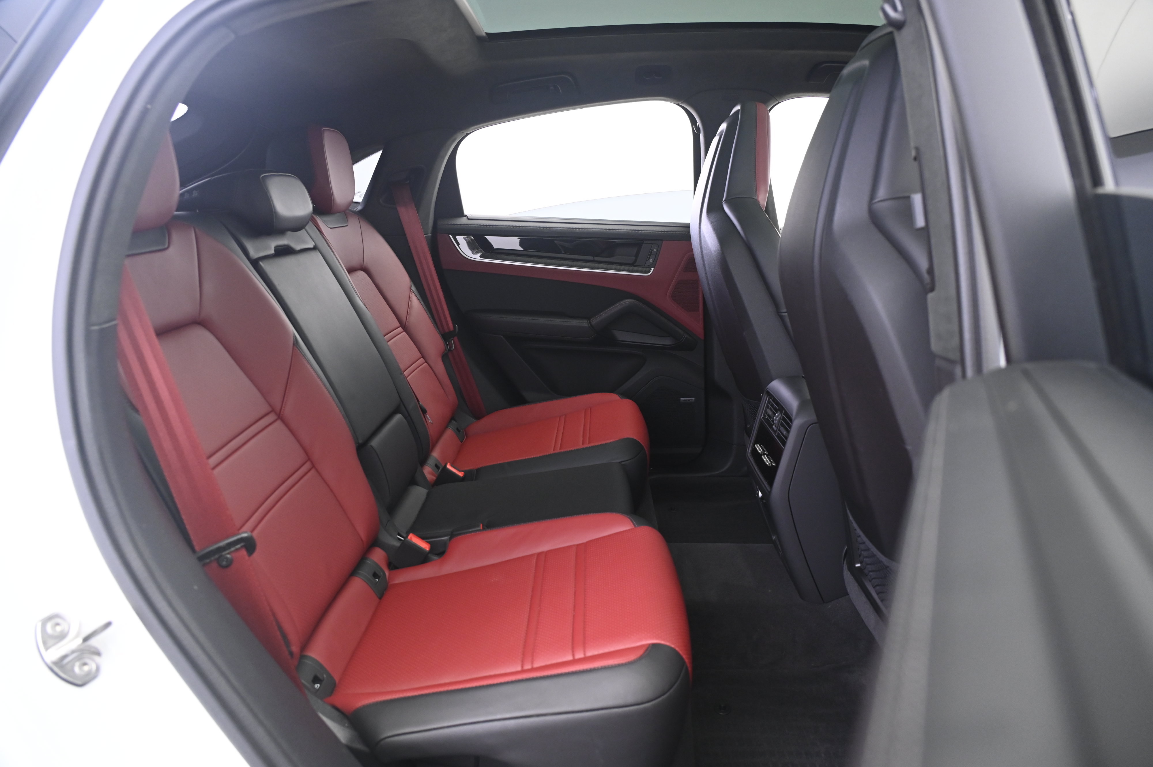 Certified 2026 Porsche Cayenne Turbo AWD/4WD image 18