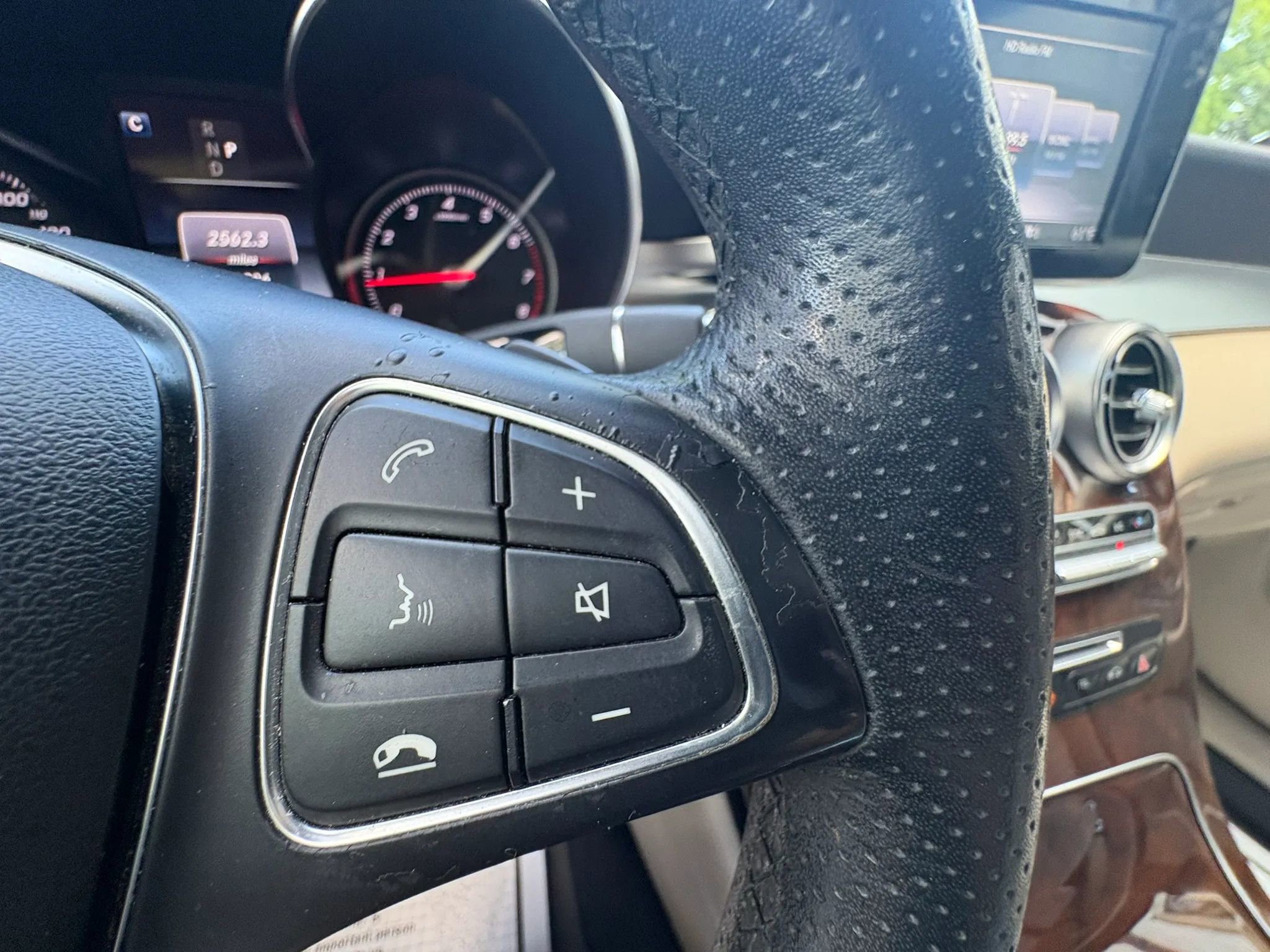 Used 2018 Mercedes-Benz GLC 300 4MATIC image 33
