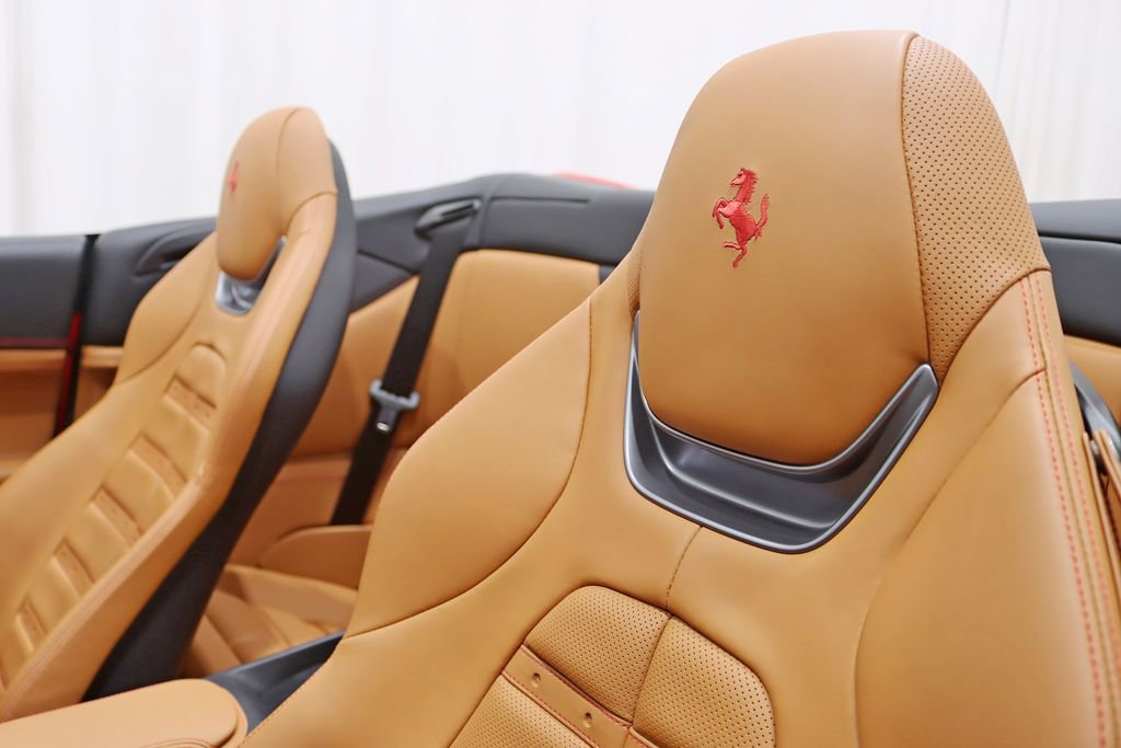 Used 2020 Ferrari Portofino RWD image 32