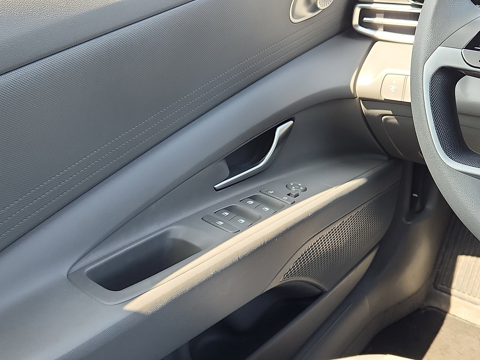 Certified 2024 Hyundai Elantra SEL FWD image 12