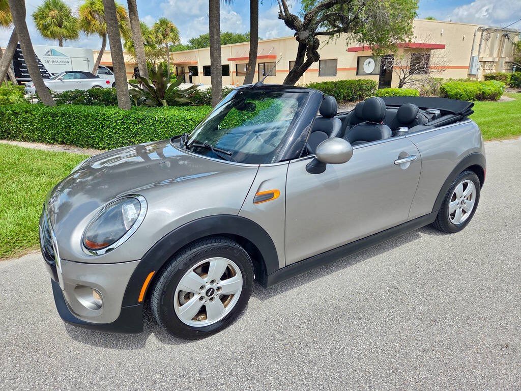 Used 2019 MINI Cooper Convertible w/ Signature Upholstery Package FWD image 1