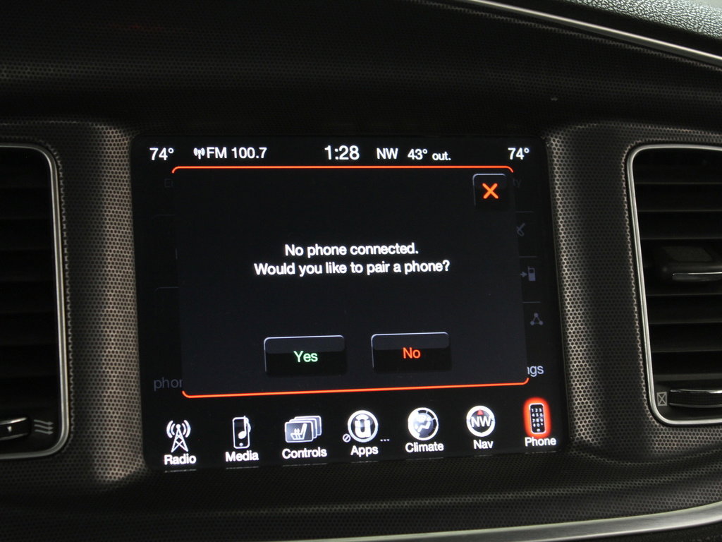 Used 2016 Dodge Charger SXT w/ Navigation & Travel Group image 14