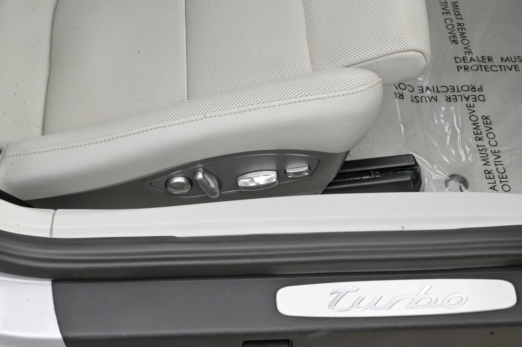 Used 2015 Porsche 911 Turbo image 40