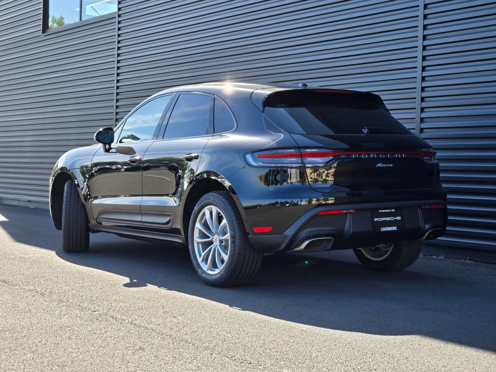 New 2026 Porsche Macan AWD/4WD image 3