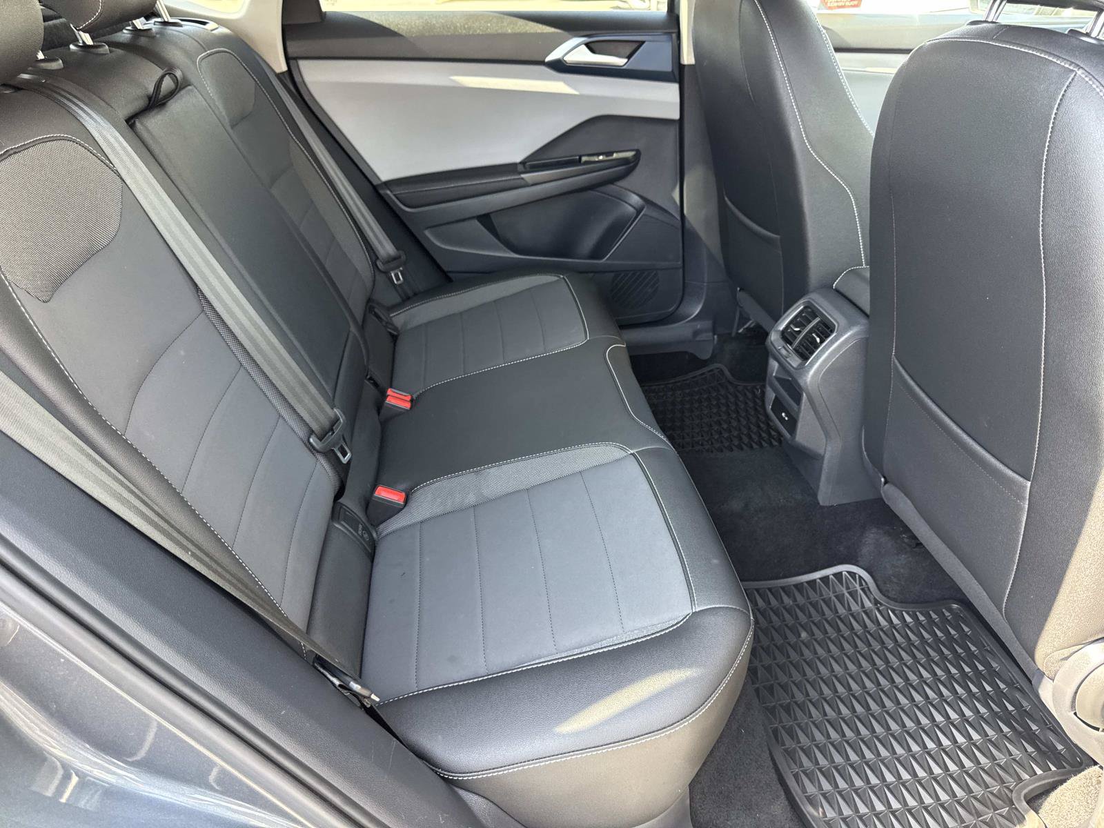 Certified 2024 Volkswagen Taos SE FWD image 32