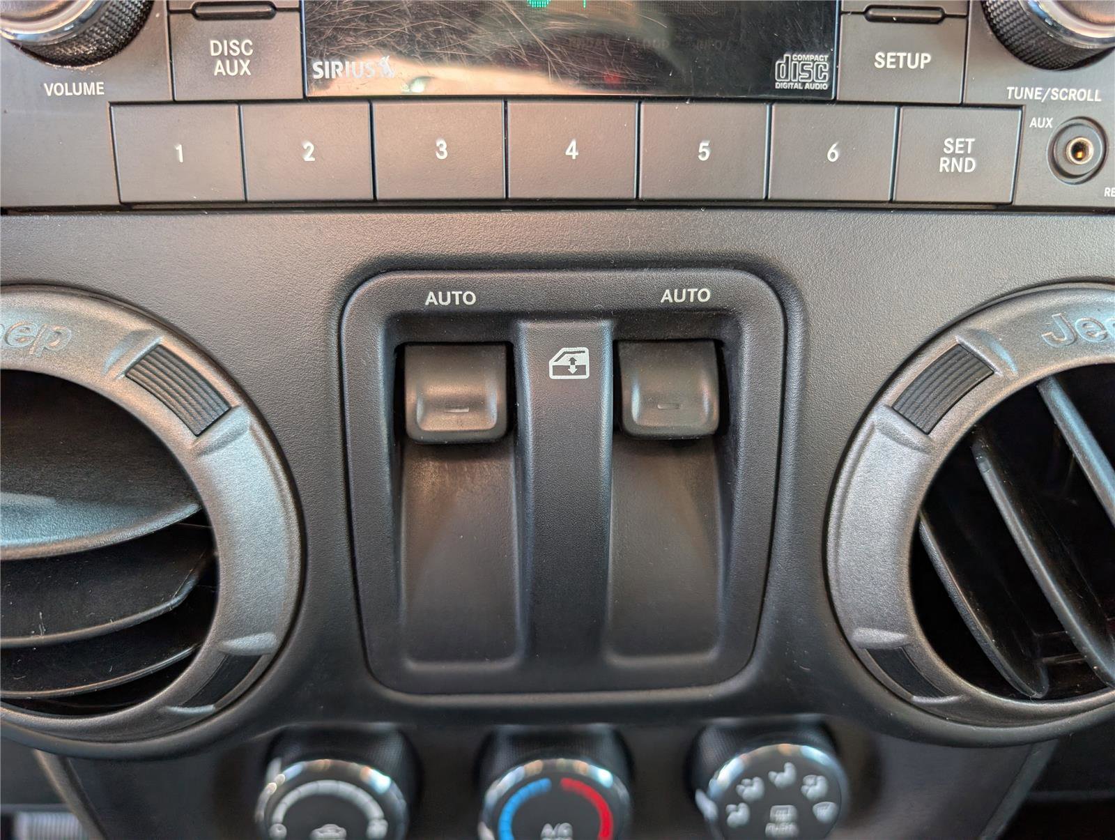 Used 2015 Jeep Wrangler Sport image 23