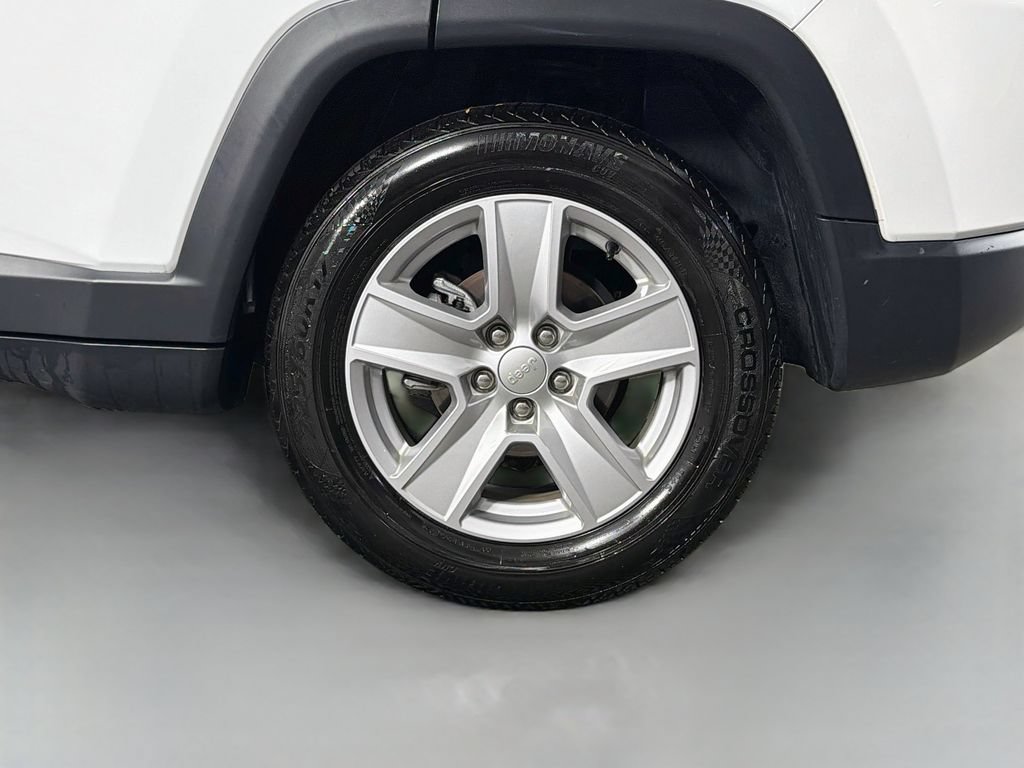 Used 2022 Jeep Compass Latitude FWD image 29