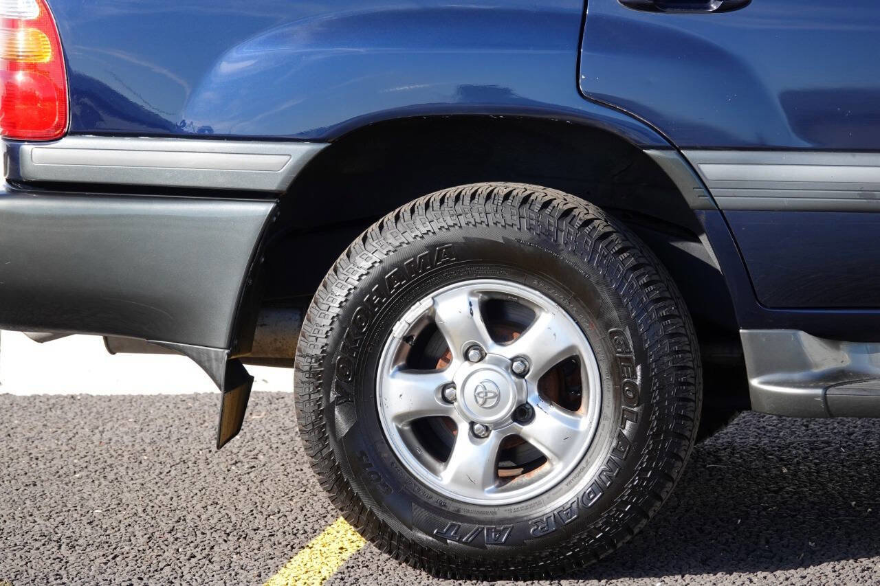 Used 2002 Toyota Land Cruiser AWD/4WD image 29