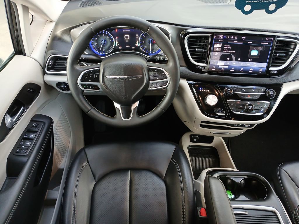 Used 2024 Chrysler Pacifica Touring-L image 12