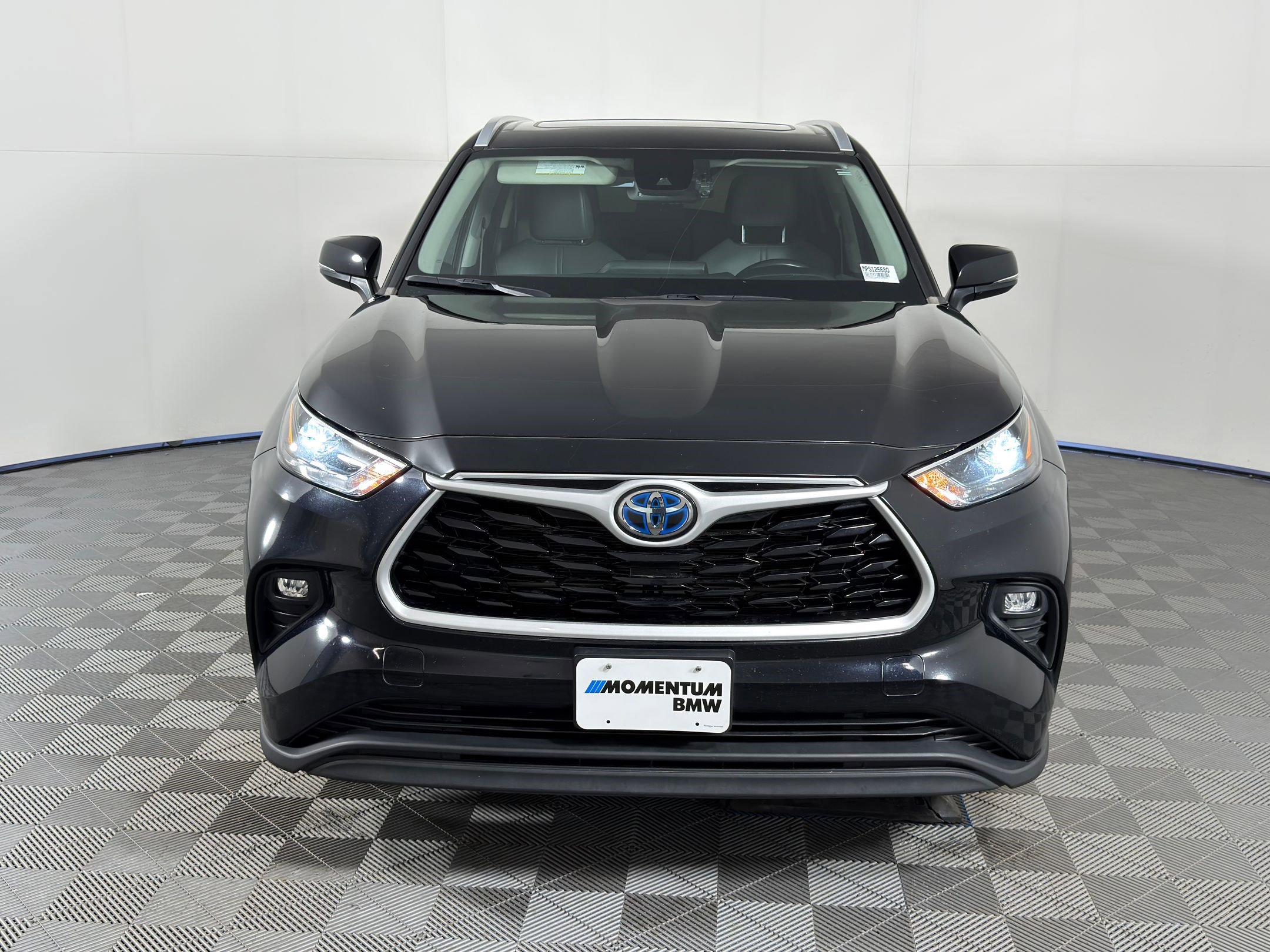 Used 2023 Toyota Highlander XLE image 5