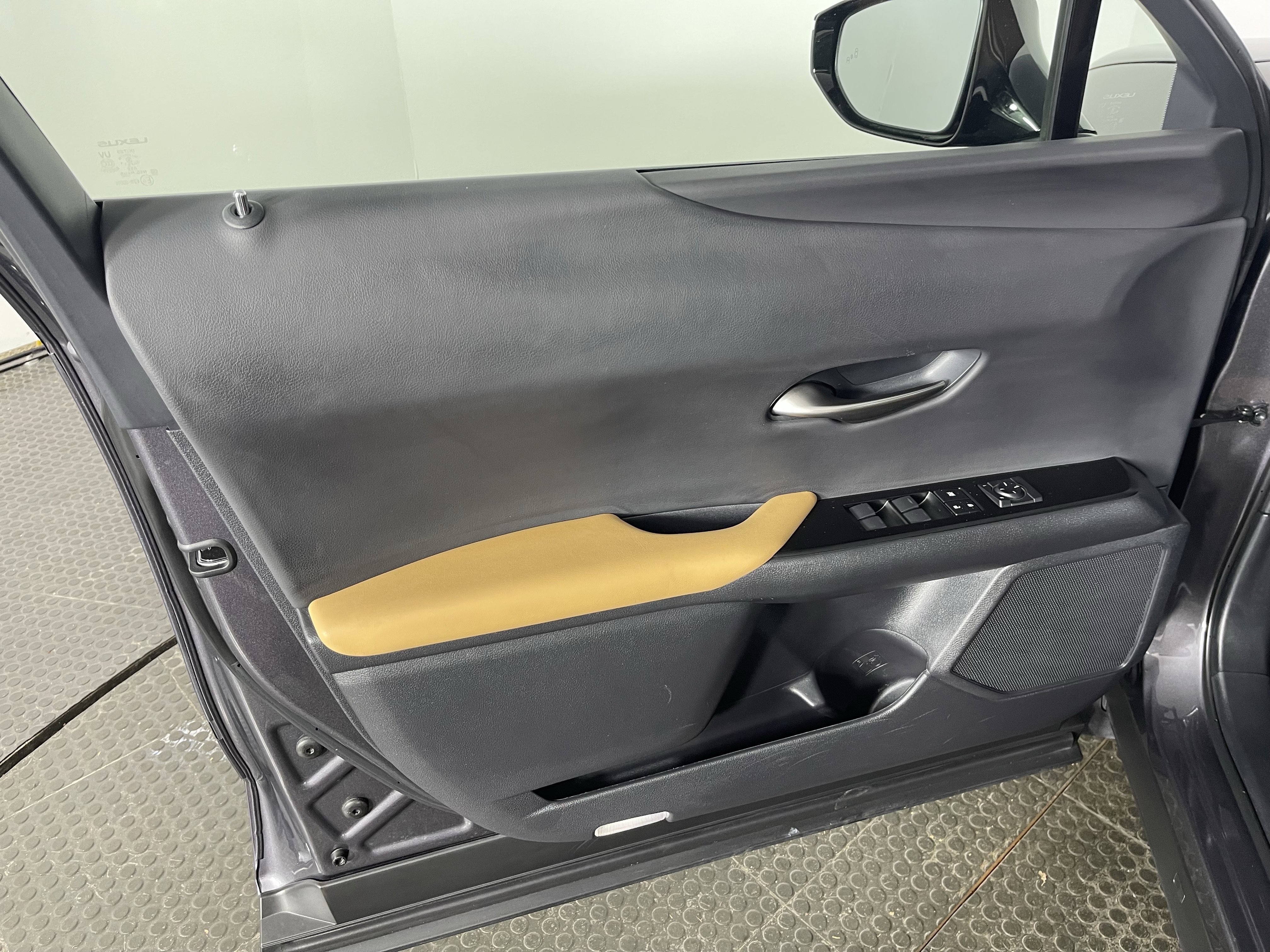 Used 2024 Lexus UX 250h AWD w/ Premium Package image 10