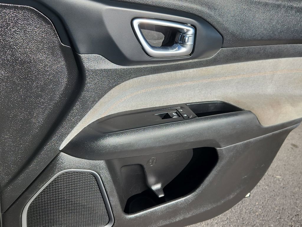 Used 2022 Jeep Compass Sport image 13