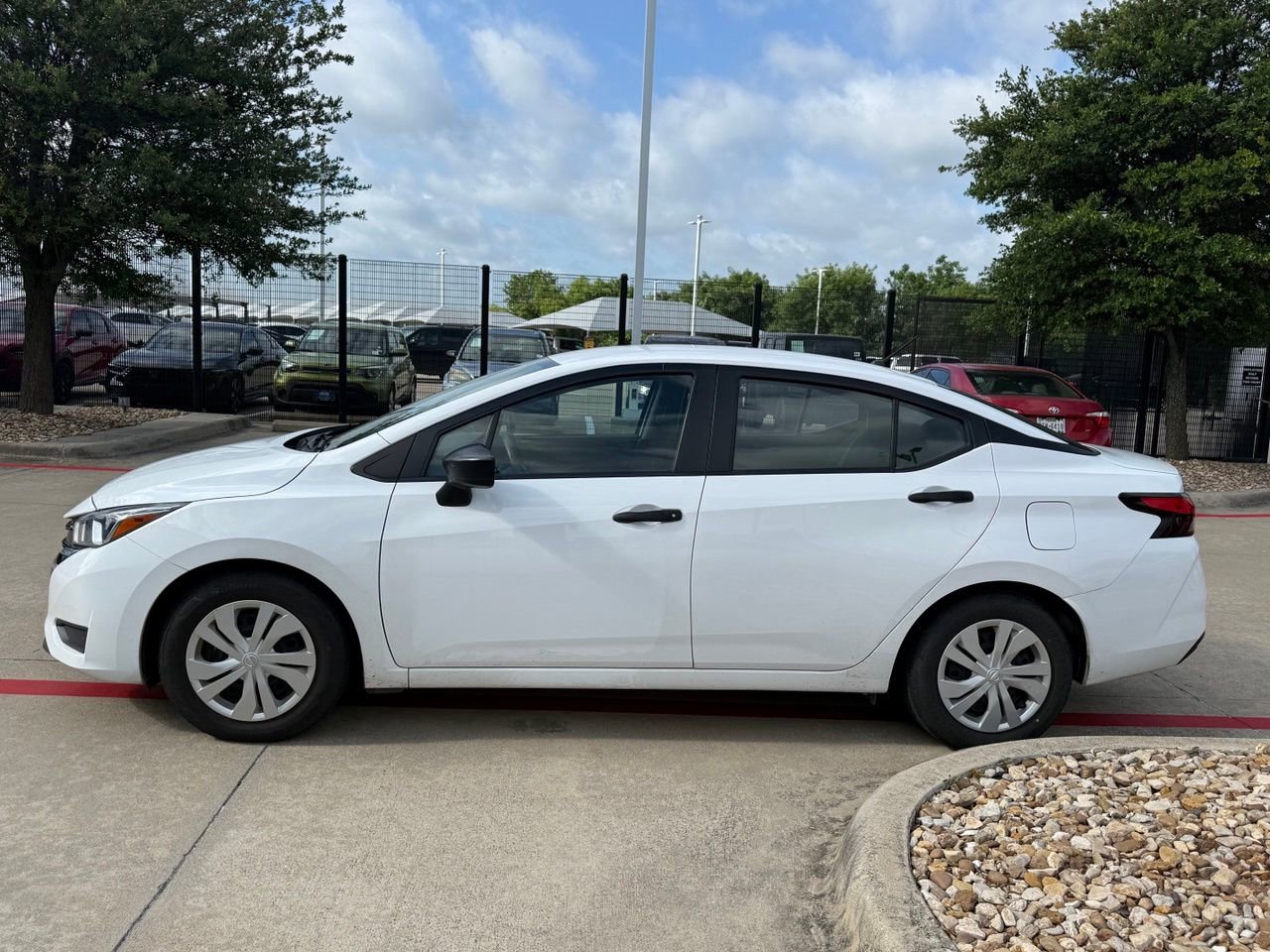 Used 2023 Nissan Versa S FWD image 2