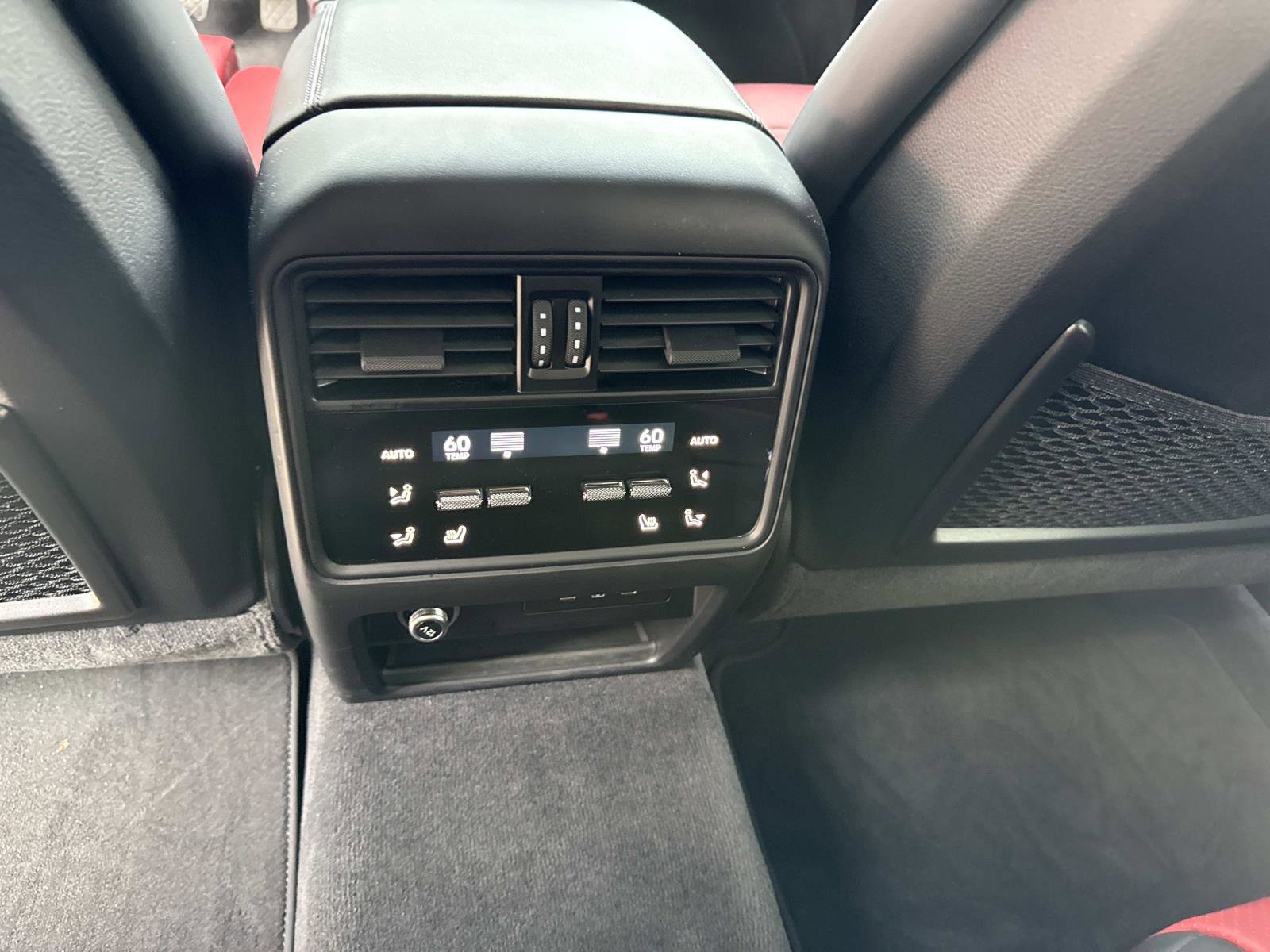 Certified 2024 Porsche Cayenne Coupe image 18