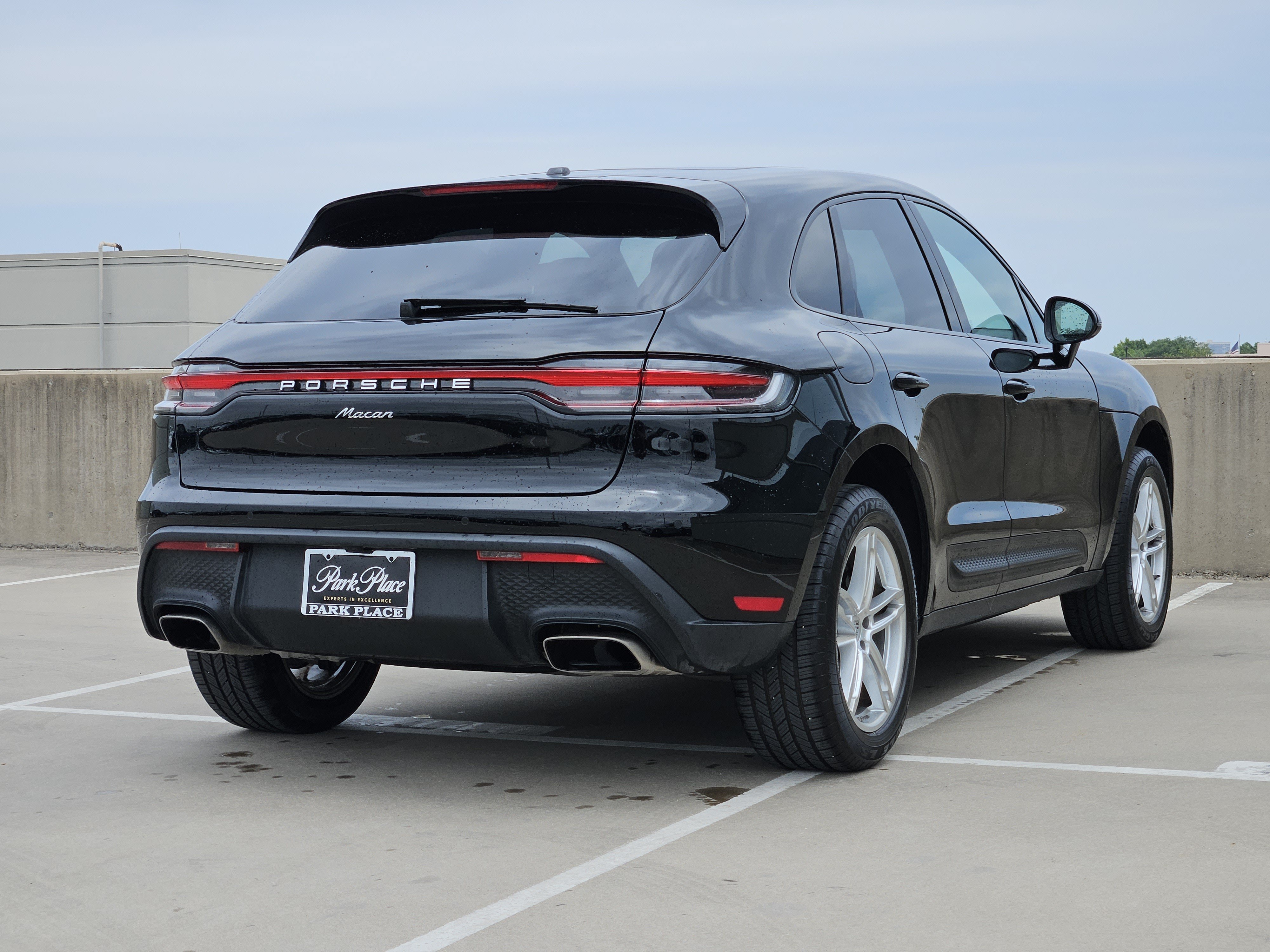 Certified 2026 Porsche Macan AWD/4WD image 8