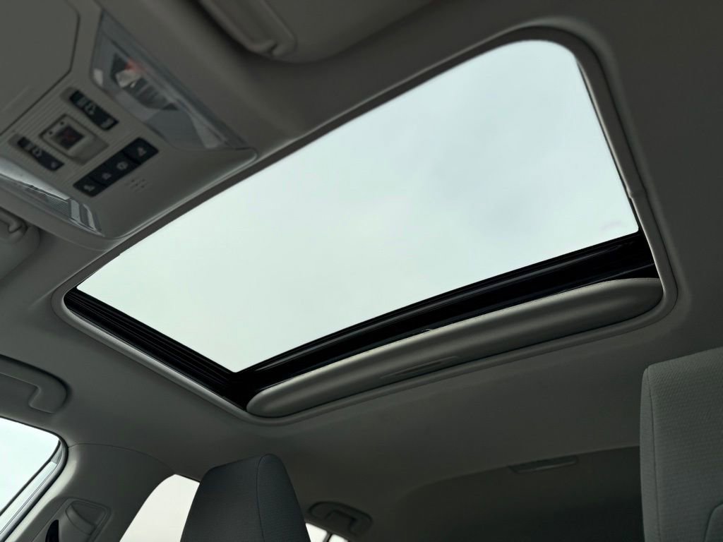 Used 2020 Toyota RAV4 XLE image 24