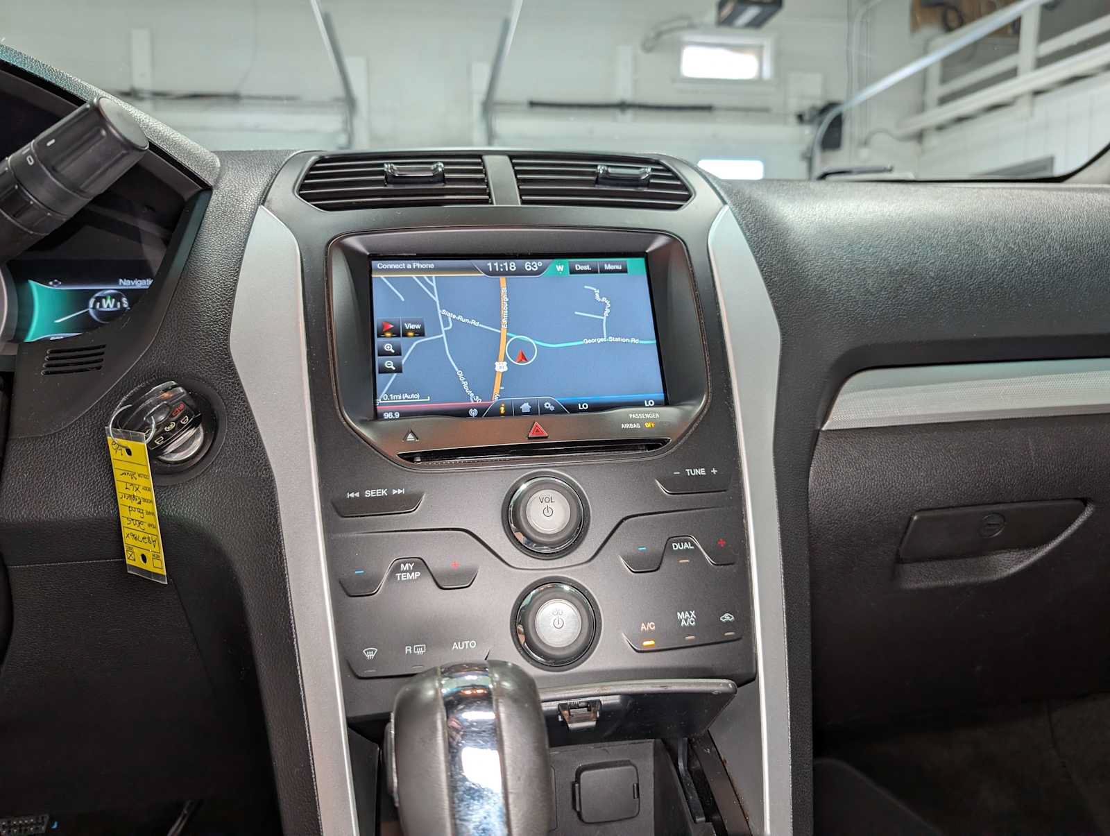 Used 2015 Ford Explorer XLT w/ Equipment Group 202B AWD/4WD image 30