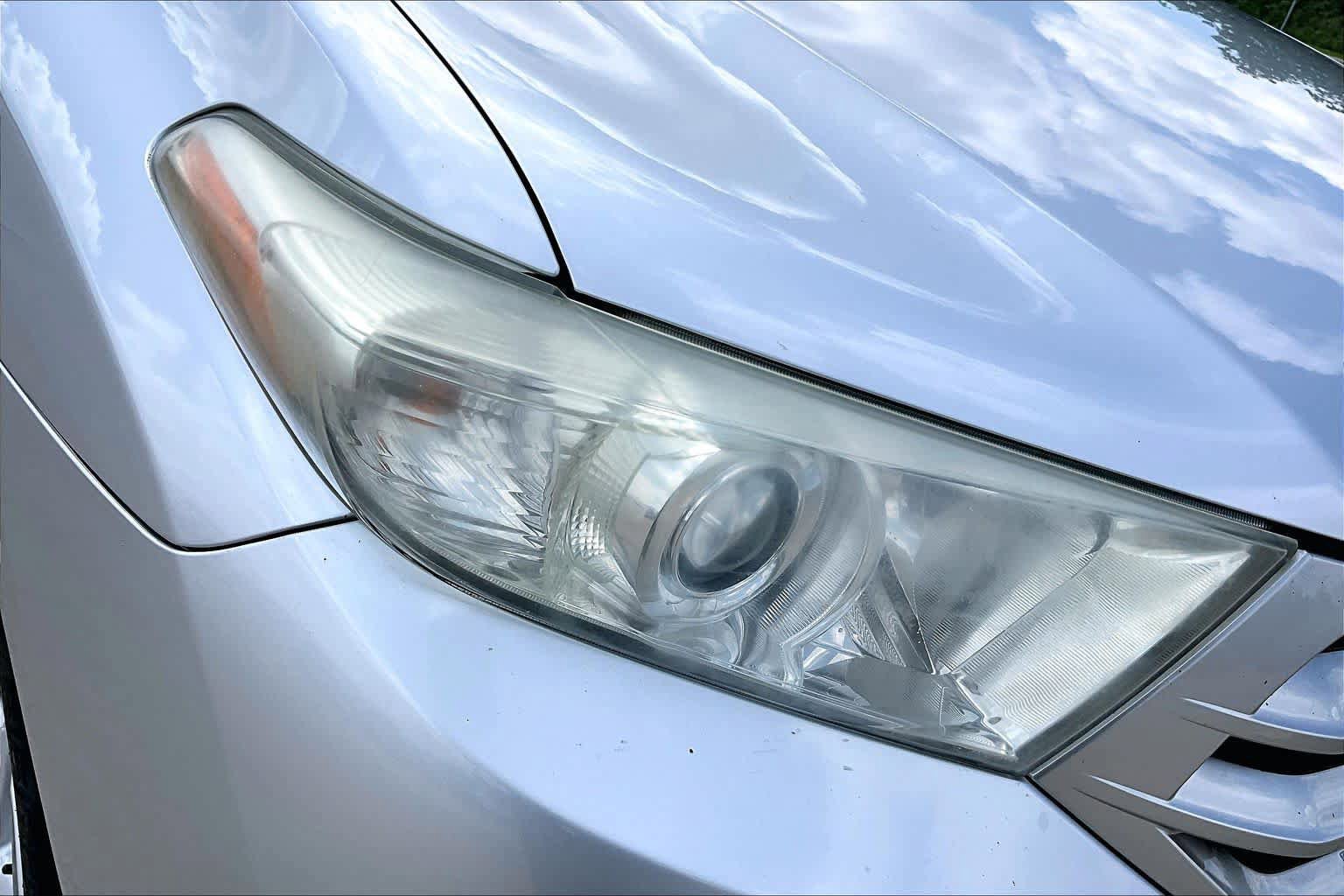 Used 2012 Toyota Highlander SE w/ Tow Pkg FWD image 26