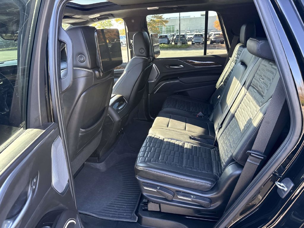 Used 2023 Cadillac Escalade Sport Platinum w/ LPO, ONYX Package AWD/4WD image 10