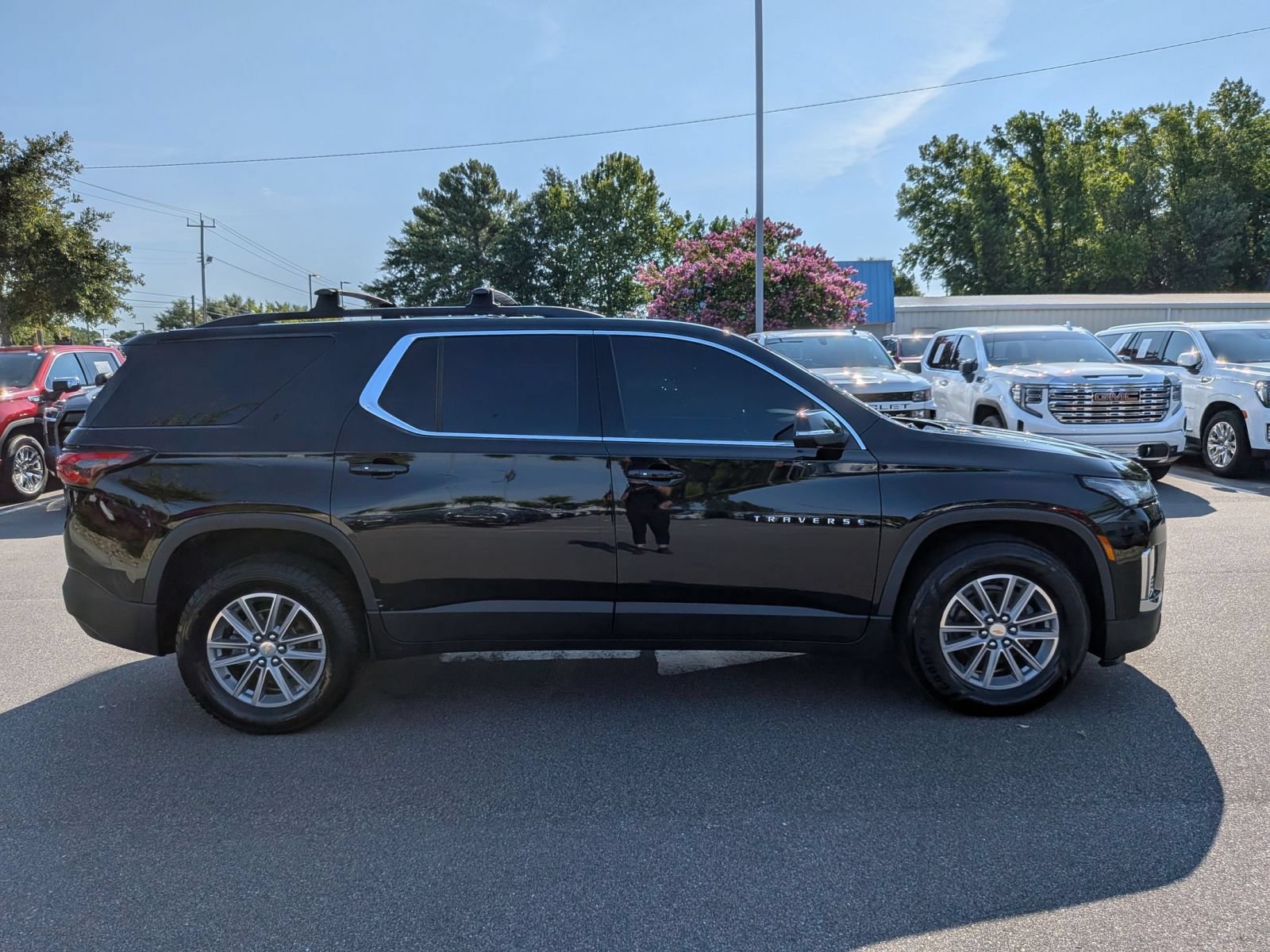 Used 2022 Chevrolet Traverse LT AWD/4WD image 2