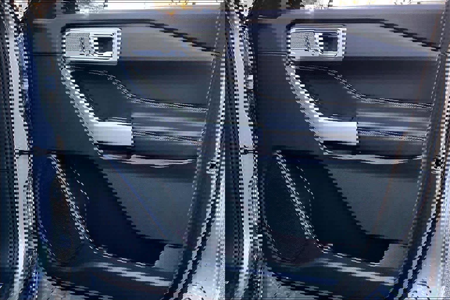 Used 2021 Ford Explorer Limited w/ Hybrid Equipment Group 310A image 23