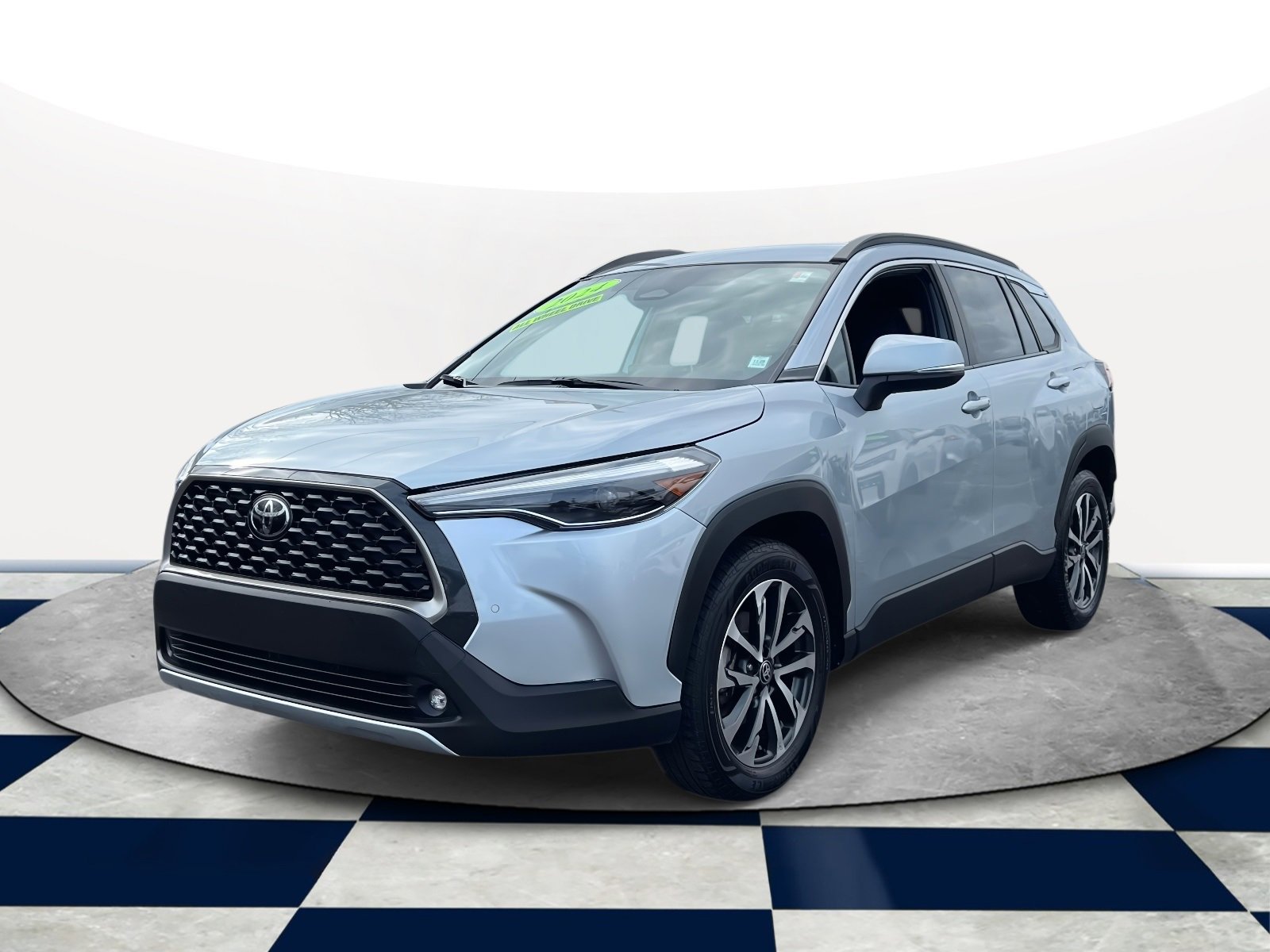 Used 2024 Toyota Corolla Cross XLE image 2