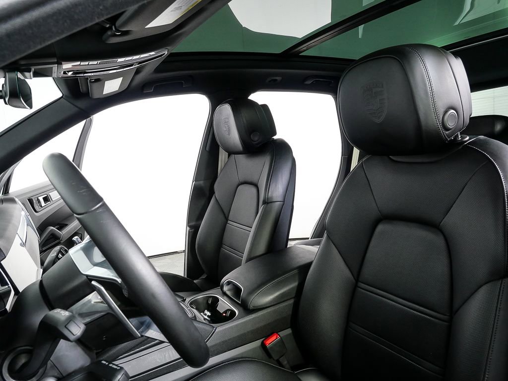 Certified 2022 Porsche Cayenne image 5