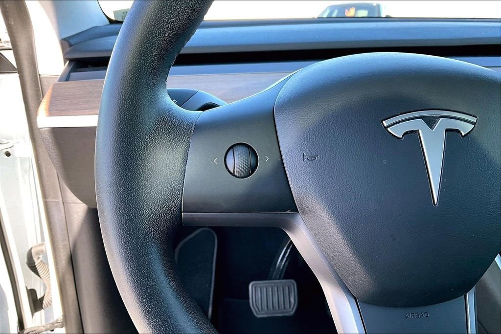 Used 2021 Tesla Model Y Long Range image 11