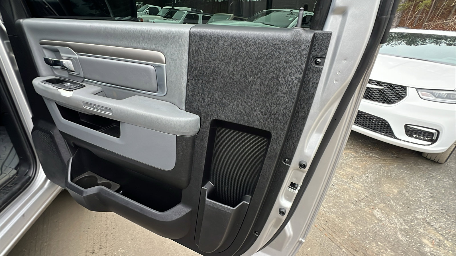 Used 2014 RAM 1500 Express image 18