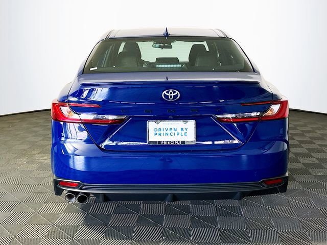 Used 2025 Toyota Camry SE image 7